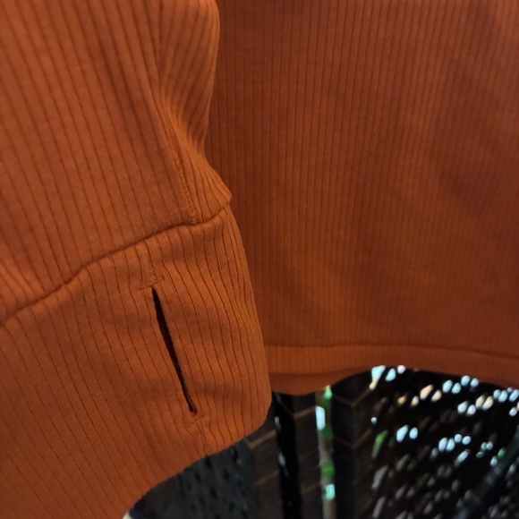 Nike Yoga Shrug in Amber L and XXL NWOT - Picture 4 of 7